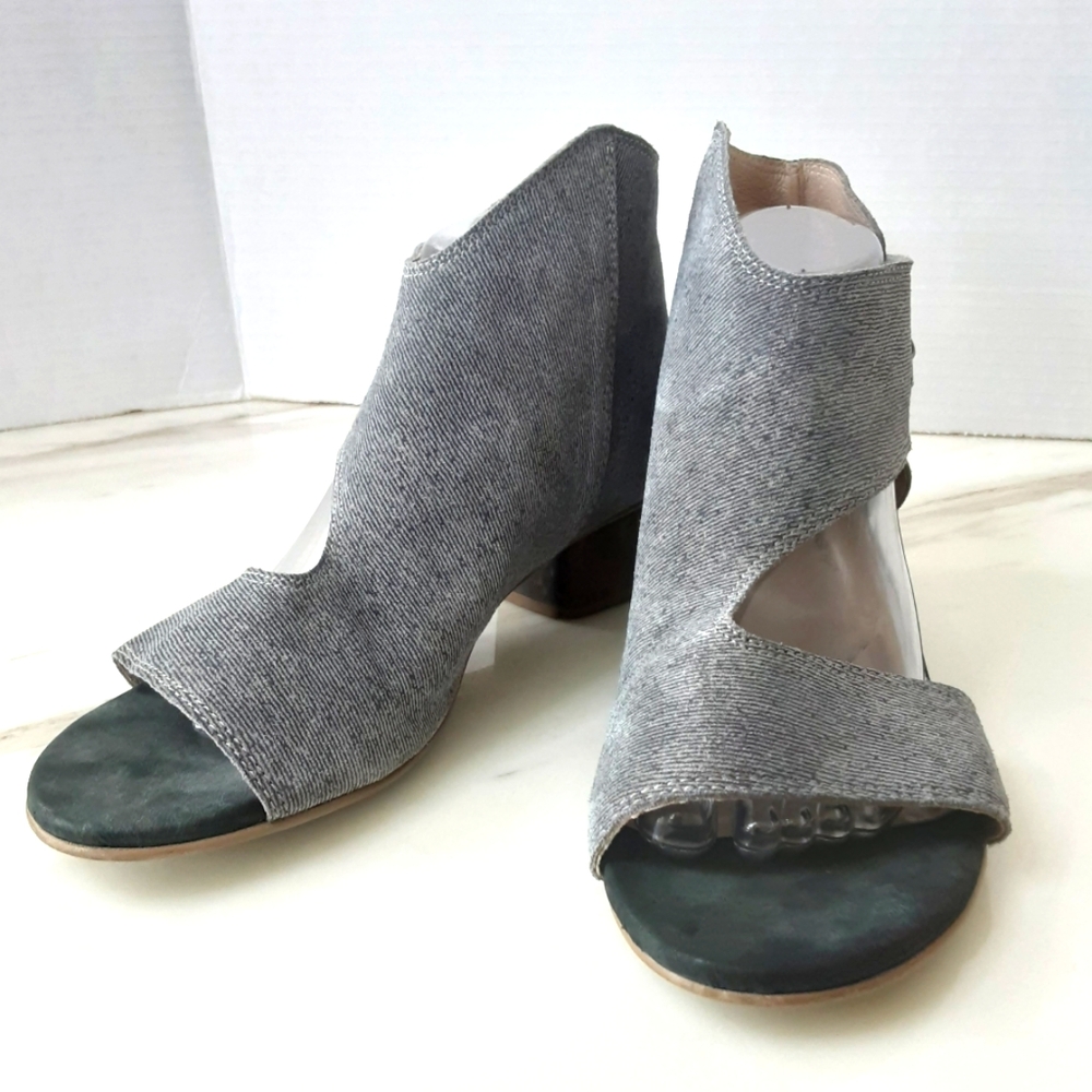 Unity In Diversity Sugarplum Leather Open Toe San… - image 1